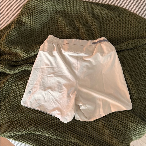 Lululemon Men’s White Athletic Lined Shorts Size M 5” - Picture 3 of 4